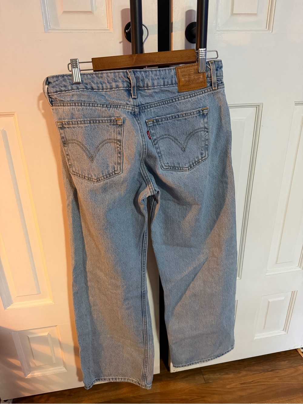 Levi's Men's Light Wash Relaxed Fit Jeans